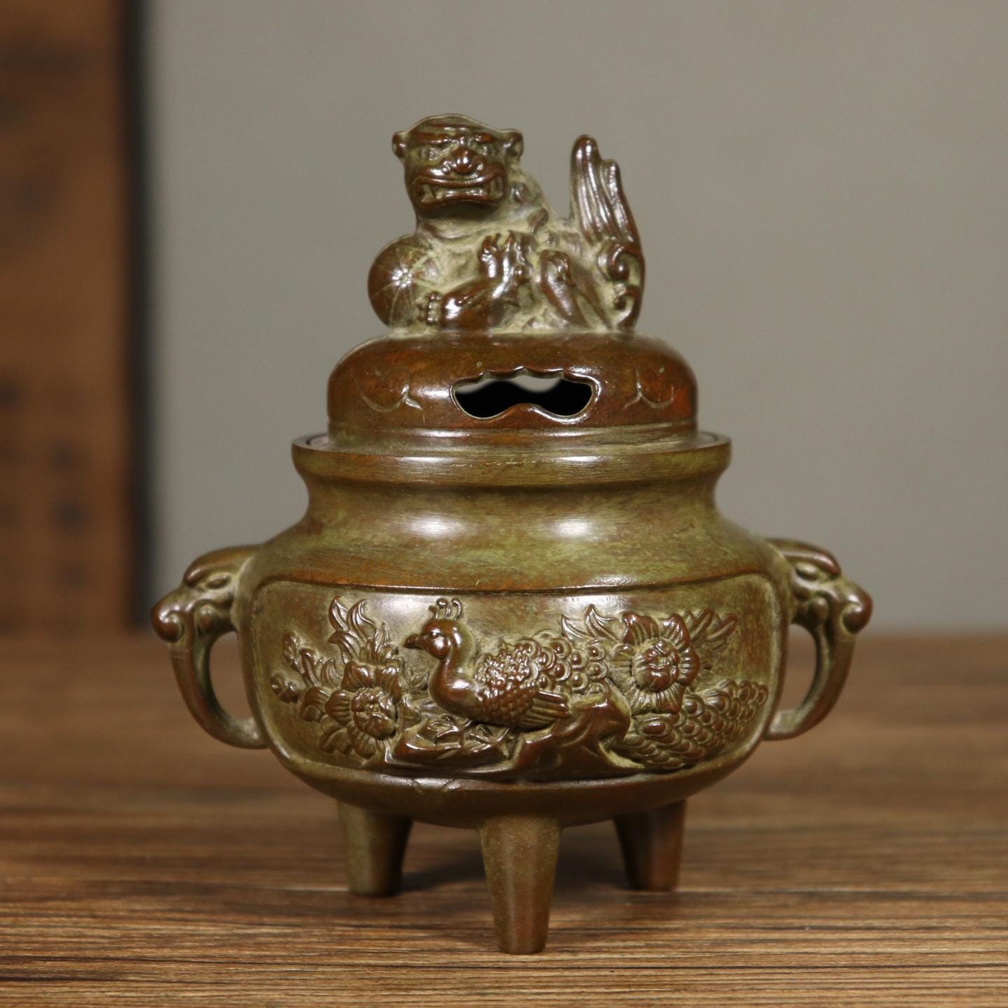 アンティークブロンズ香炉：獅子蓋付き中国製三脚香炉 - Etsy 日本