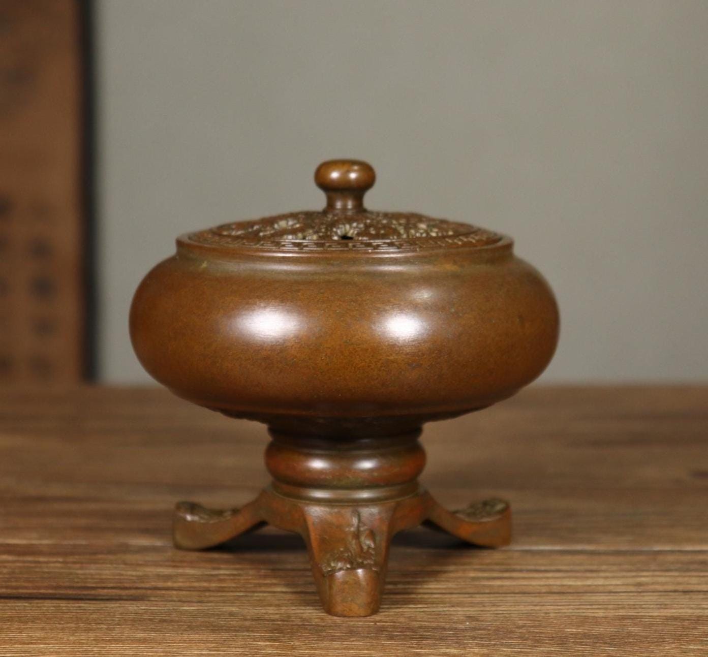 アンティーク真鍮製香炉：中国風梅花模様、コレクター向け品質 - Etsy 日本