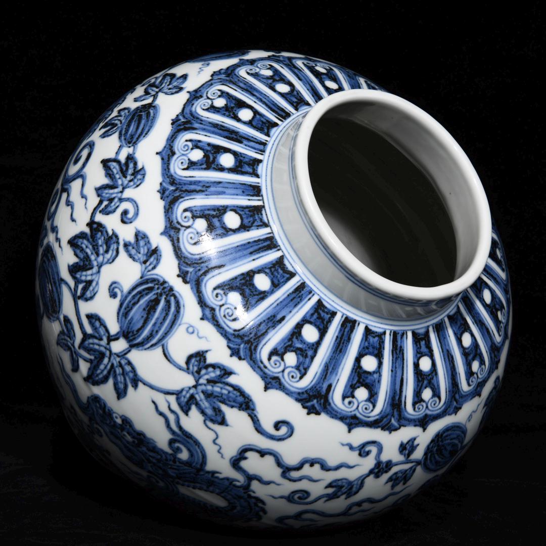 Antique Ming Dynasty Porcelain Jar: Hand-painted Dragon Motif