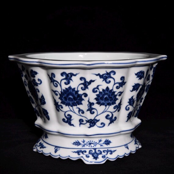 明宣徳の青白磁ボウル：花柄のホームデコレーション - Etsy 日本