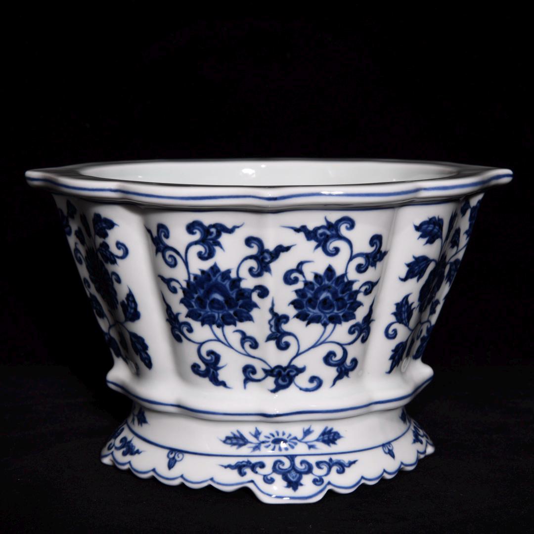 明宣徳の青白磁ボウル：花柄のホームデコレーション - Etsy 日本