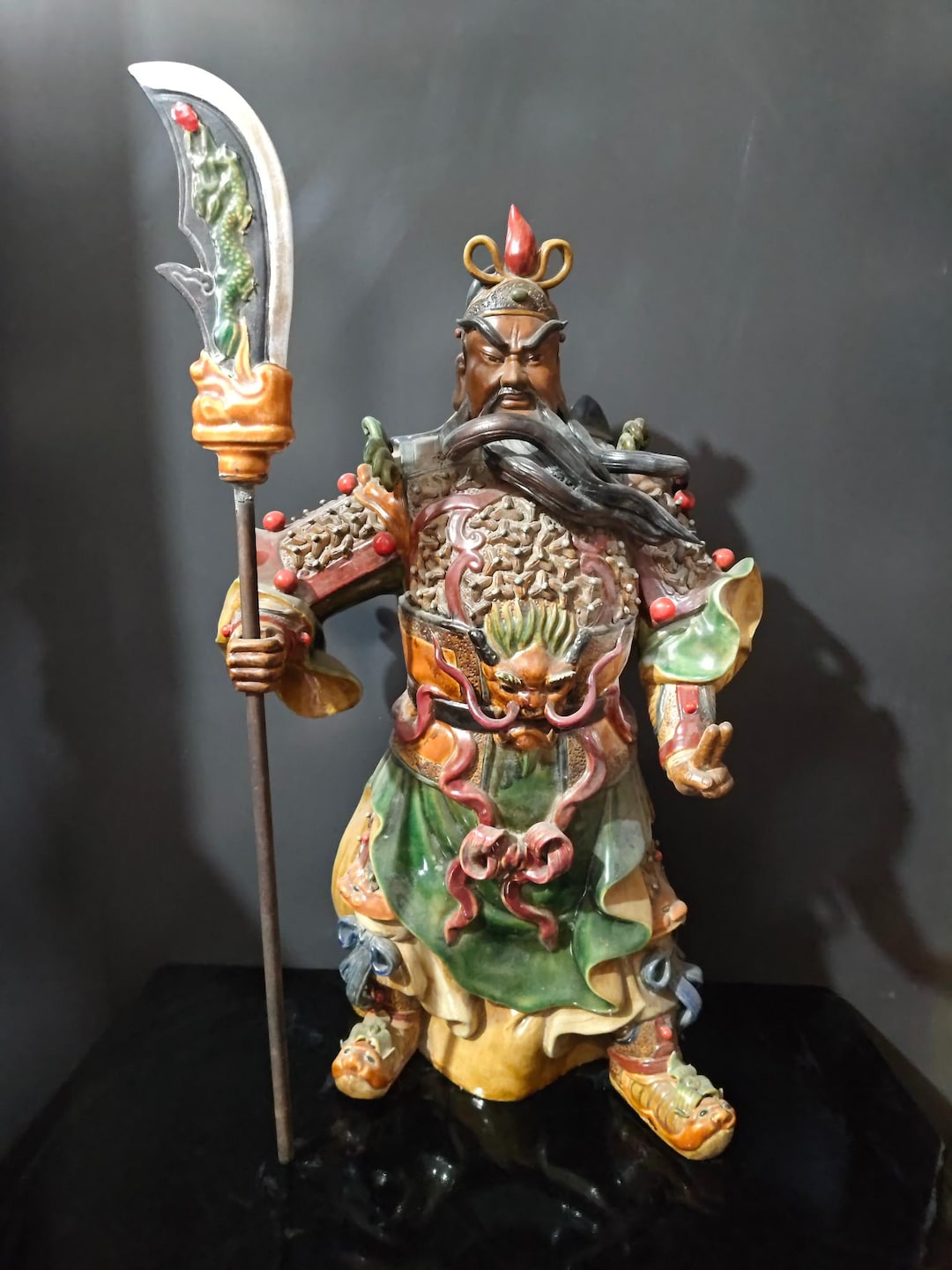 アンティークの十万関公像：中国の軍神と富貴の象徴 - Etsy 日本