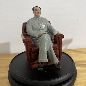Chinese Cultural Revolution porcelain Mao chairman statue Character story