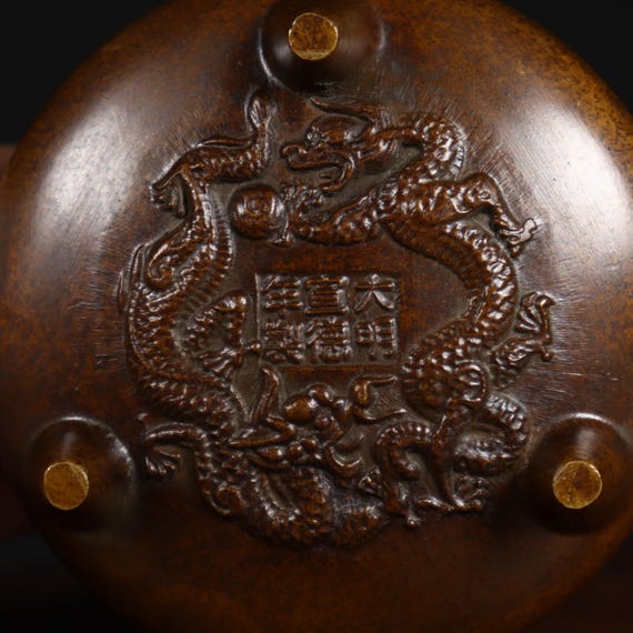 アンティーク中国青銅香炉：龍のモチーフの精神的な祭壇の収集品