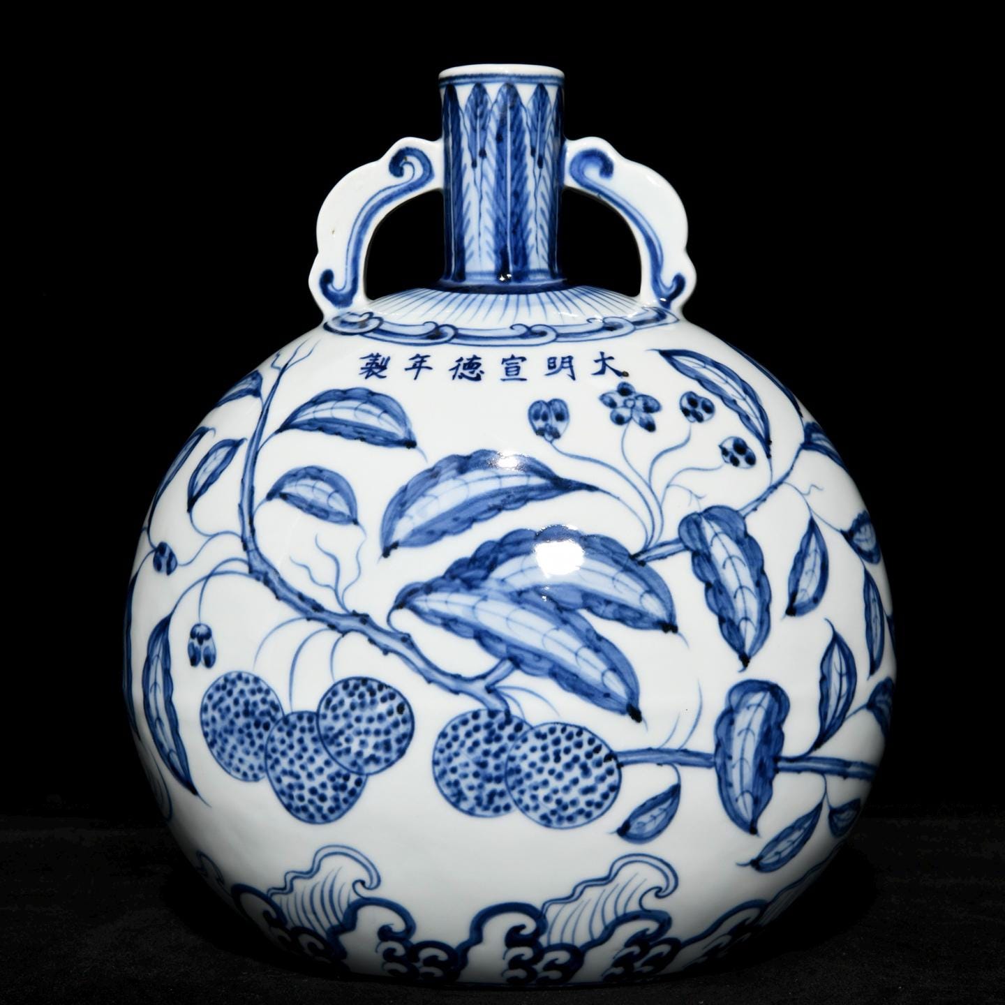 定窯白磁　Ｗhite Ｐorcelain of D ing yao 定窯 白磁印花草花文盤 – Ding ware Plate | 陶磁オンライン美術館ー