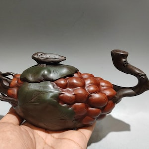 Yixing Zisha Teapot – Grape Design, Handmade Chinese Gongfu Tea Pot, Hongni Red Clay 300cc Collectible，Perfect tea enthusiasts
