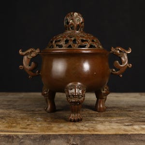 銅製の香炉：神話上の獣の脚と精巧な蓋 - 中国の装飾 - Etsy 日本
