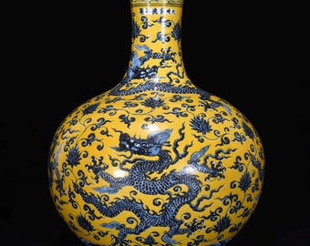 龍のモチーフが描かれた中国磁器の青と白の袖付き花瓶 - Etsy 日本
