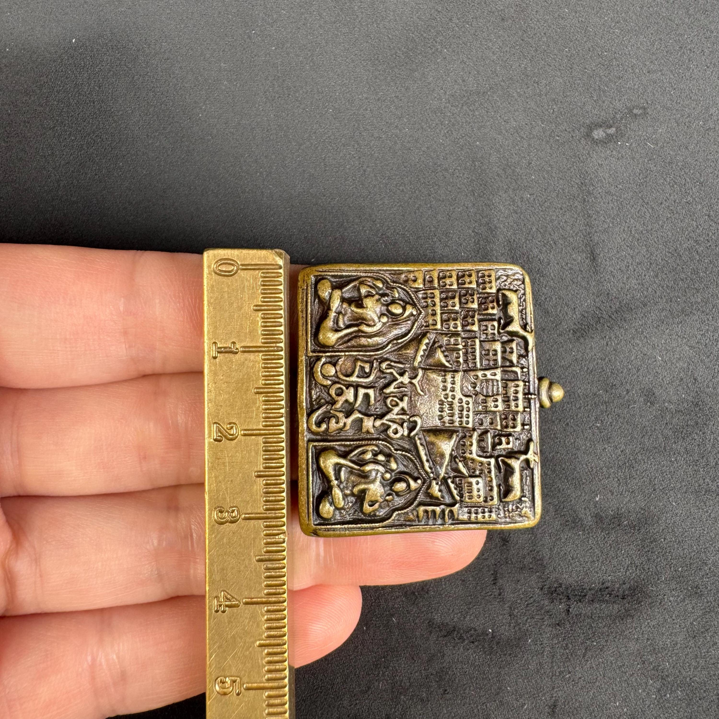 チベット青銅曼荼羅お守りペンダント：仏教の守護のお守り - Etsy 日本