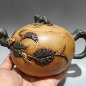 宜興紫砂茶壺 – リスとブドウのデザイン | 手作りの中国陶器茶壺 | ヴィンテージの工夫茶壺