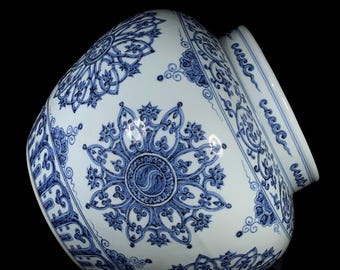 明宣徳青白磁壺：宝香花文様 - Etsy 日本