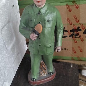 Big Chinese Cultural Revolution Porcelain Figurine–Chairman Mao Statue | Collectible | Home Decor