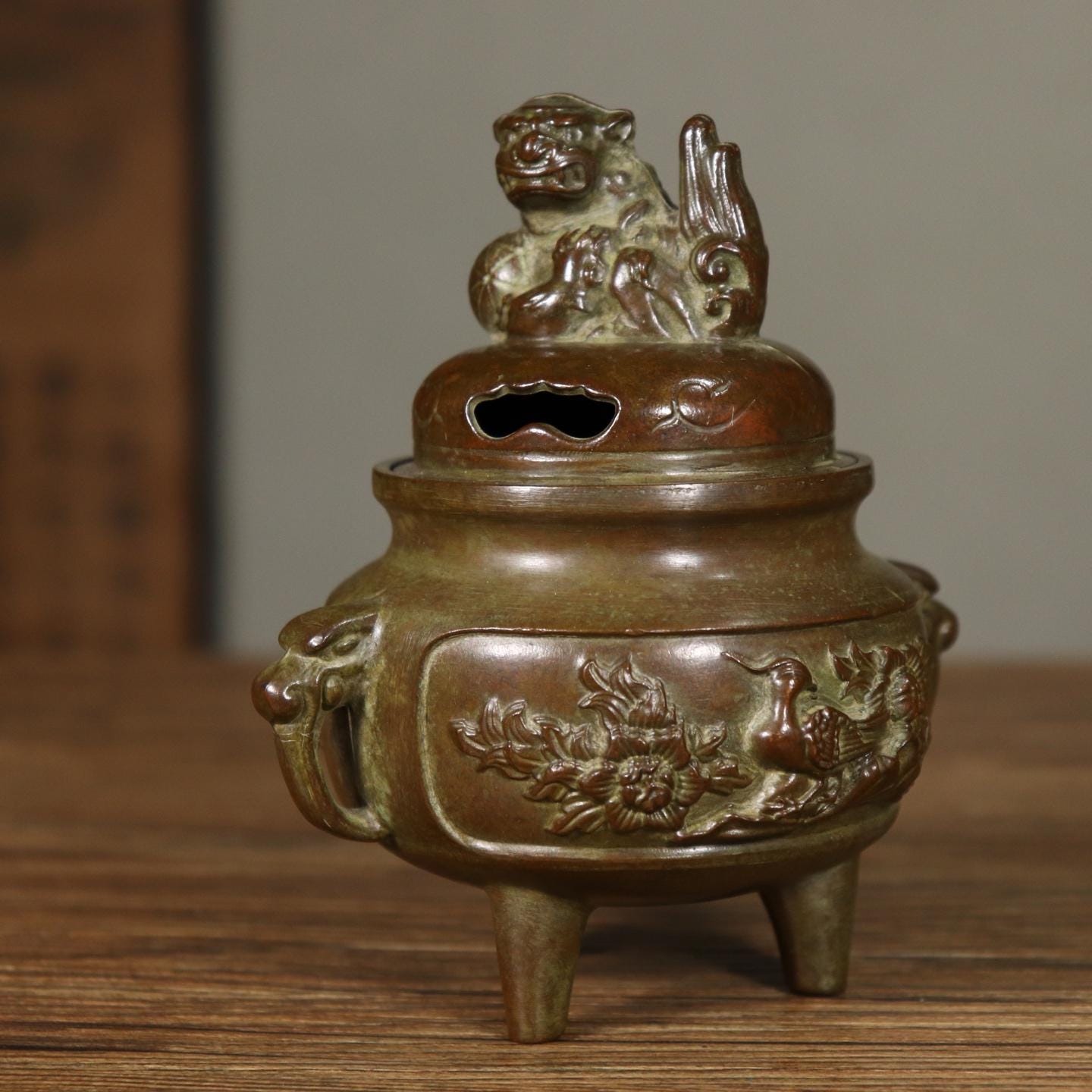 アンティークブロンズ香炉：獅子蓋付き中国製三脚香炉 - Etsy 日本