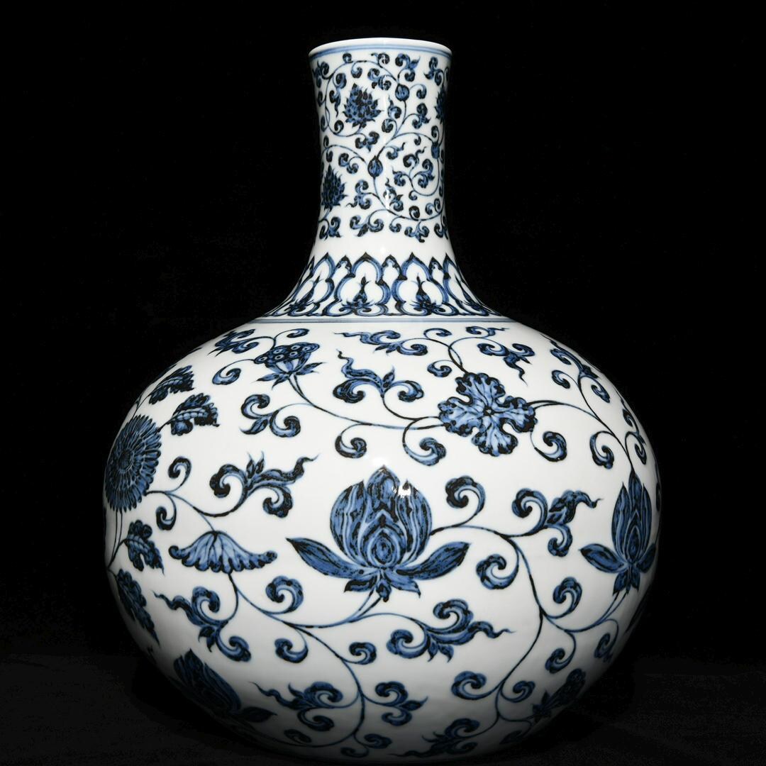 中国陶磁器 明 青白磁 龍模様 陶器の壺 中国陶磁器 明 青白磁 龍模様