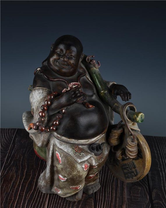 詳細不明】時代物置物瓢箪のようなものを担ぐ男