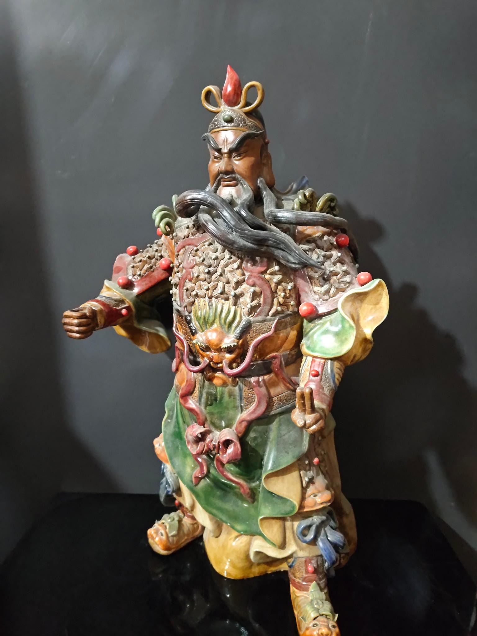 アンティークの十万関公像：中国の軍神と富貴の象徴 - Etsy 日本