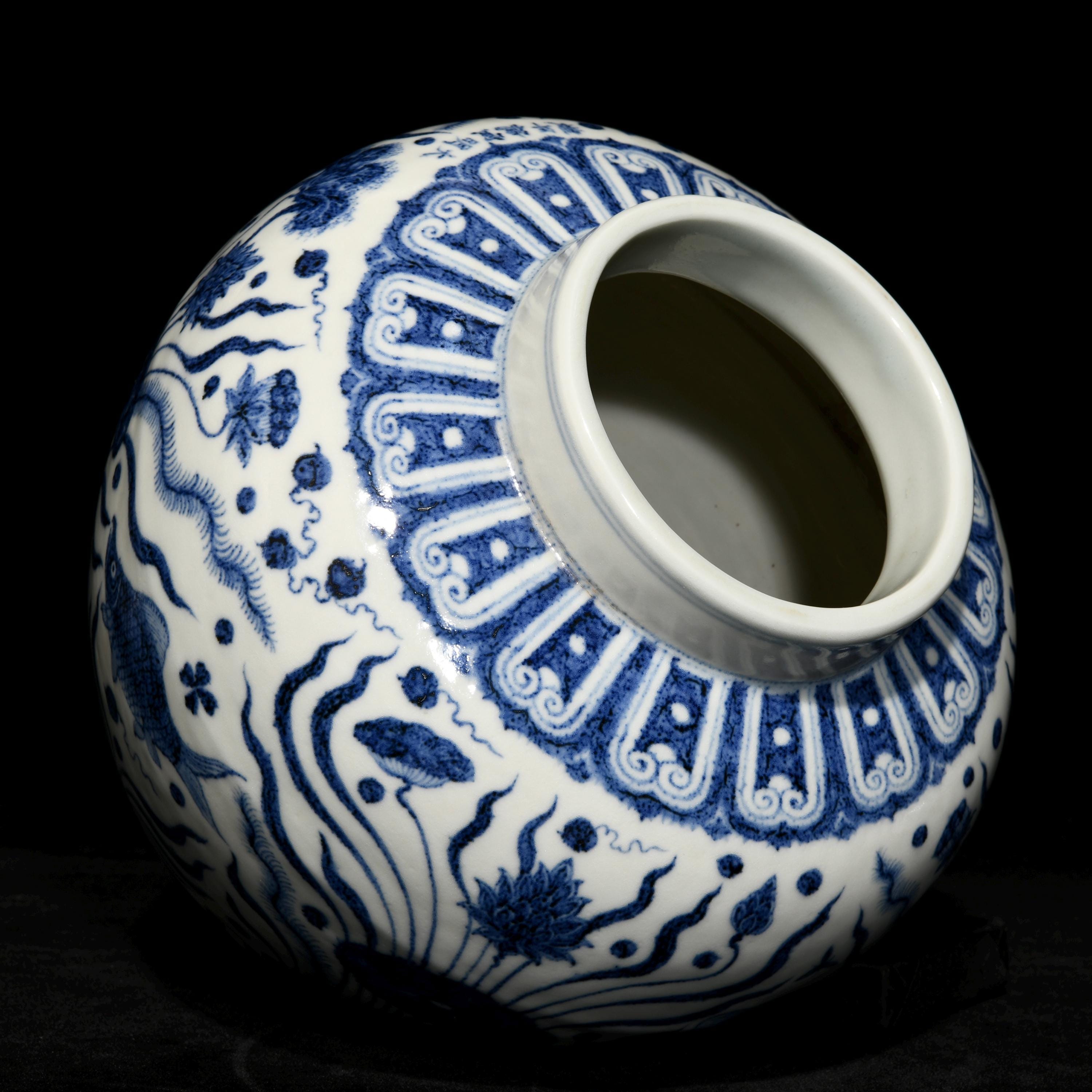 明宣徳様式磁器蓋壺：青白魚蓮文 - Etsy 日本