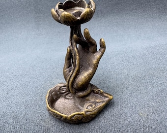 Porta incienso antiguo de cobre con forma de mano de Buda y loto - Decoración zen para mesa de té
