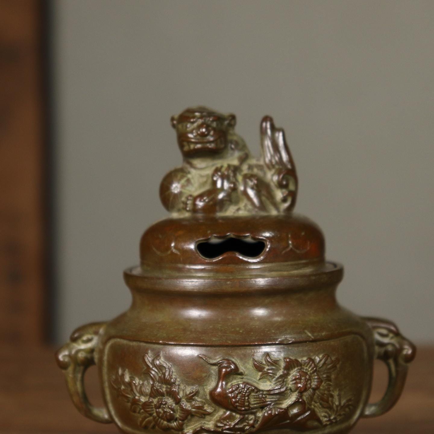 アンティークブロンズ香炉：獅子蓋付き中国製三脚香炉 - Etsy 日本