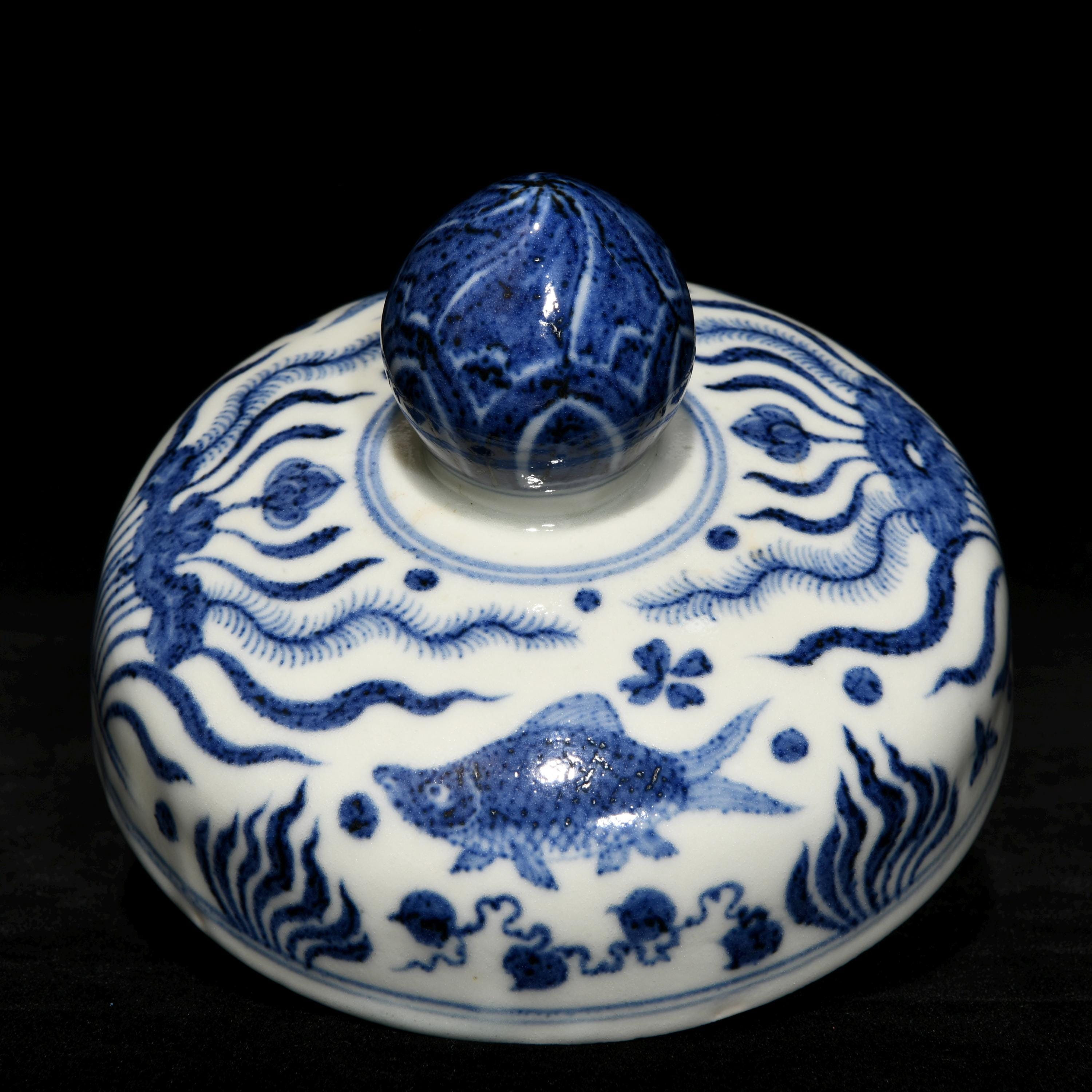 青白磁 蓋付き壺 獅子彫刻 青白磁 蓋付き壺 獅子彫刻 - メルカリ