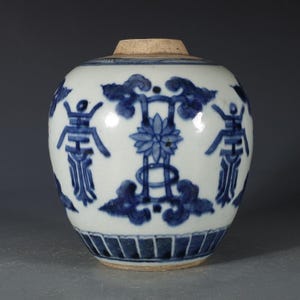 Qing Dynastie Blau und Weiß Porzellangefäß-Scrollen Blumenmuster Antike chinesische Vase-sammelbare dekorative Keramik für klassisches Interieur
