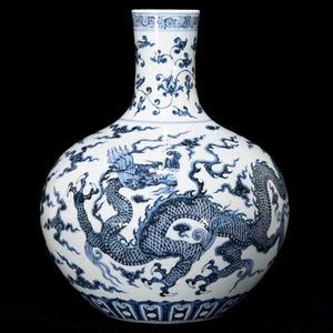 Mingdynastin Xuande blåvit porslinsvas med drake: Antik kinesisk Tianqiu-kruka