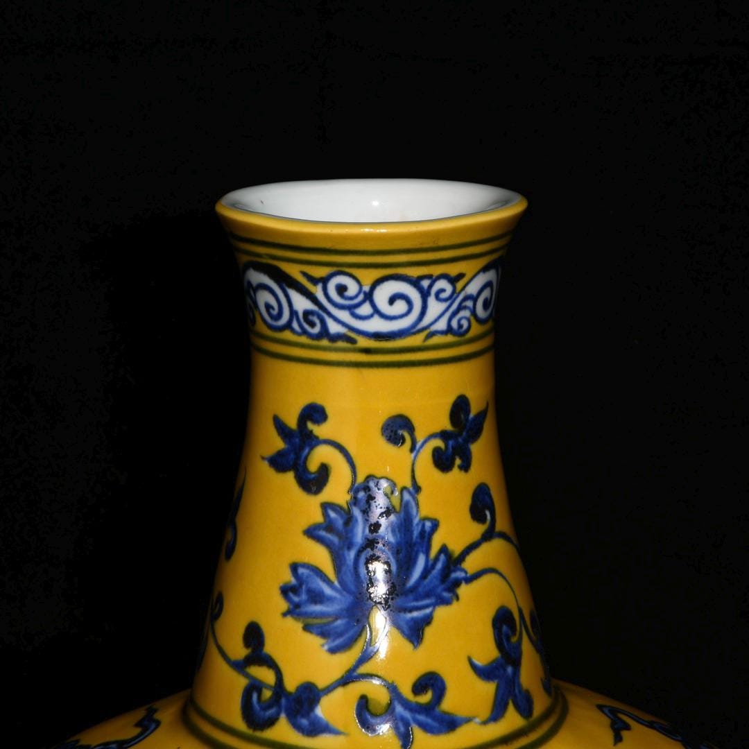 アンティーク宣徳黄地龍月瓶：中国磁器の花瓶 - Etsy 日本
