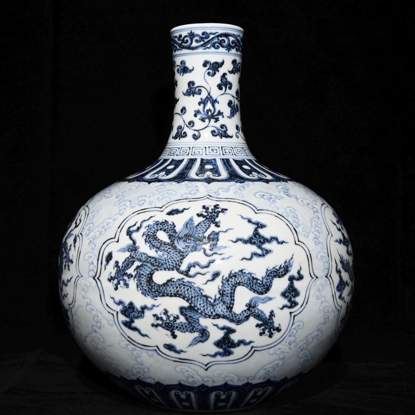 【一部予約販売】 Chinese Antique Ming Dynasty Xuede Blue&white Sea Dragon 彫刻