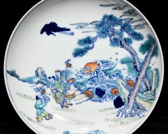 Plato antiguo de porcelana Doucai: escena figurativa china, decoración del hogar