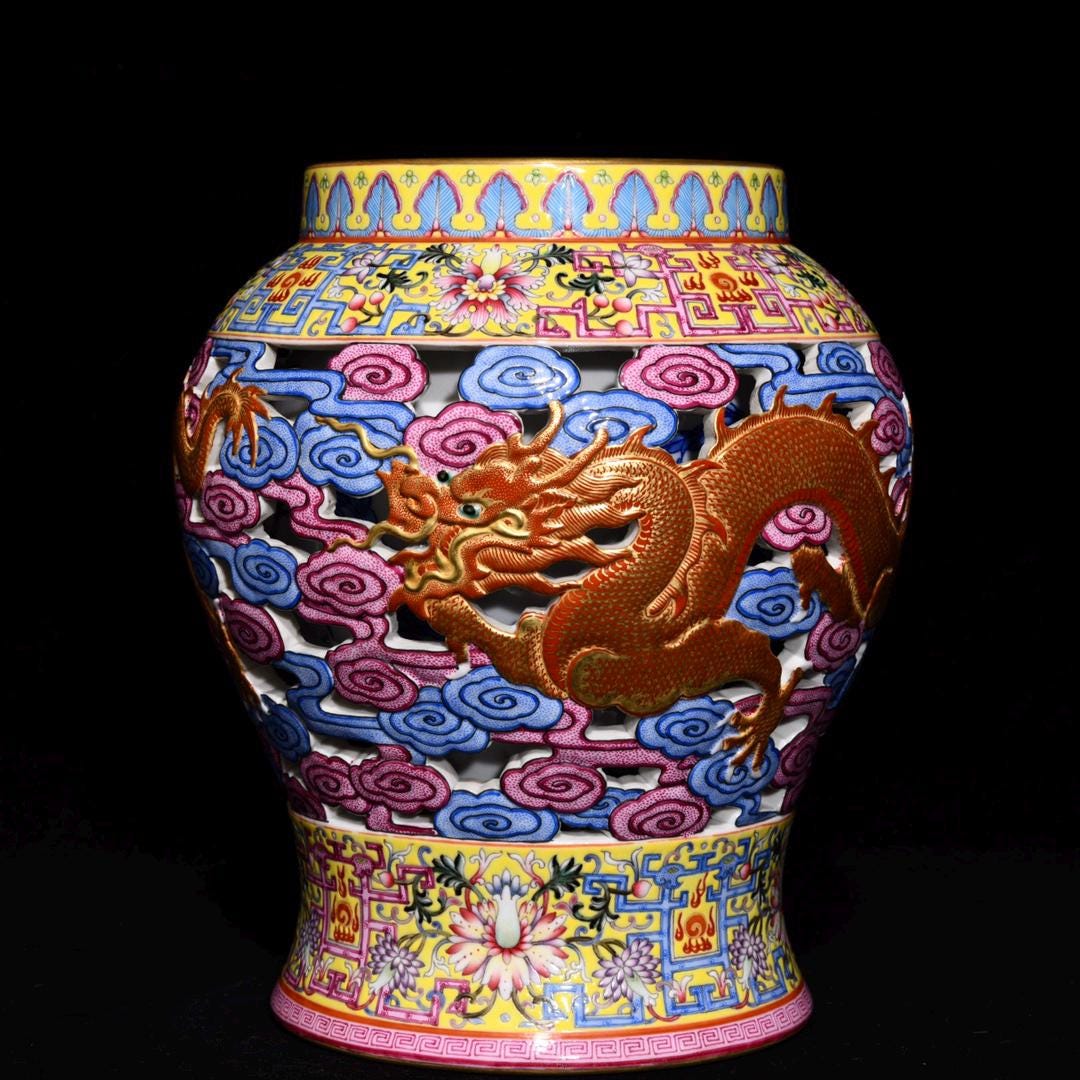 清朝乾隆帝のファミーユ・ローズ磁器製将軍壺：アンティークな中国龍蓋