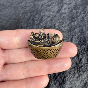 2pcs Vintage Pixiu Pendant,Feng Shui Pi Xiu in Gold Ingot Money Amulet