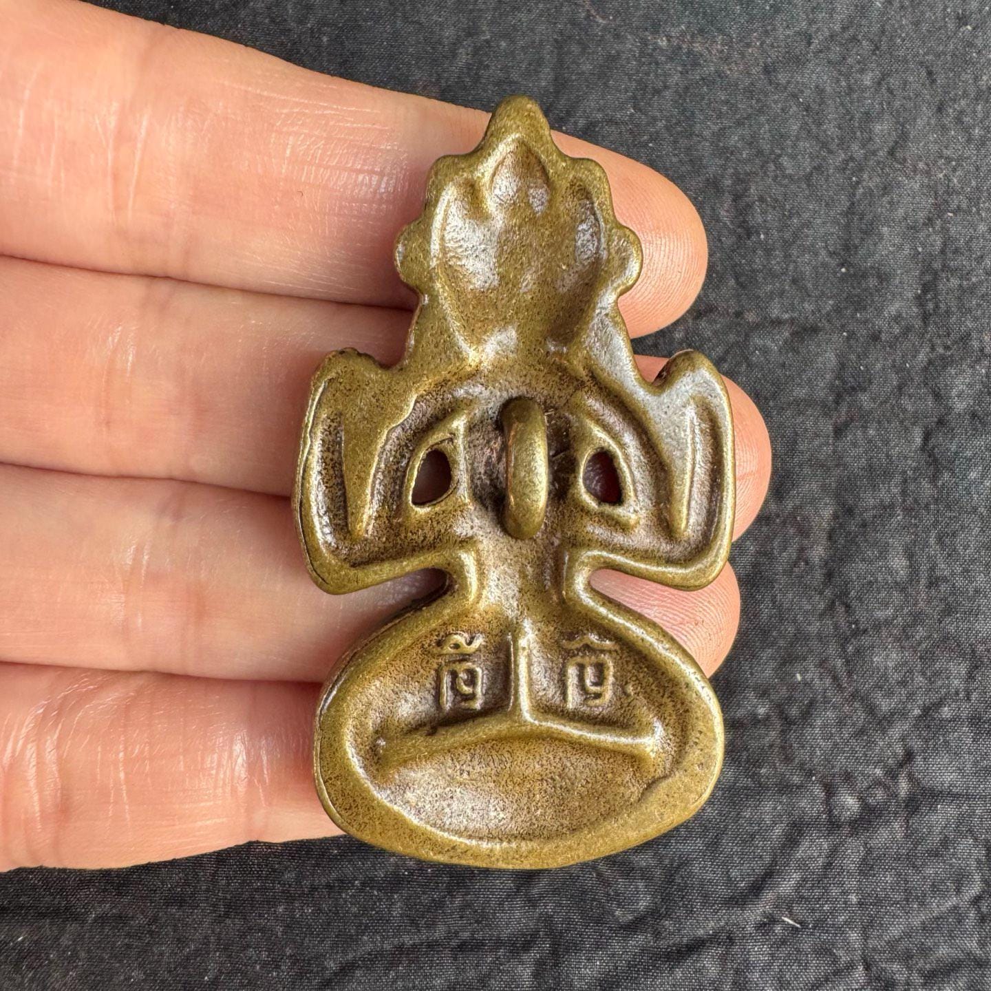 チベット銅製観音像：仏教の慈悲のお守り - Etsy 日本