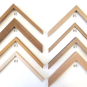 Puede incluir: Ocho esquinas de marcos de fotos de madera en varios tonos de marrón y beige se muestran sobre una superficie blanca. Cada esquina está etiquetada con un número del #1 al #8, mostrando diferentes vetas y acabados de madera.