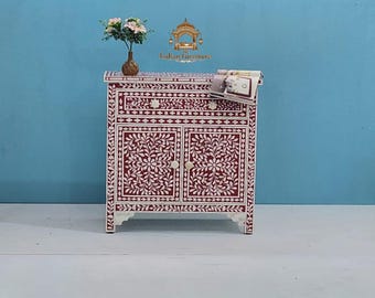 Gabinete geométrico floral rojo con incrustaciones de hueso hechas a mano