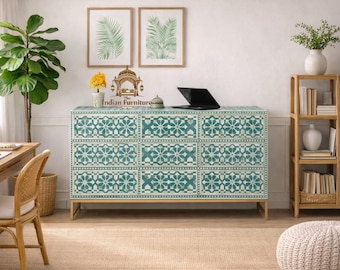 Mueble con incrustaciones de hueso verde, diseño floral y 4 cajones.