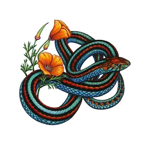 Pode incluir: Ilustração colorida de uma cobra enrolada em torno de flores laranja e folhagem verde. A cobra tem listras azuis, vermelhas e pretas. As flores são laranja brilhante com caules e folhas verdes, em um fundo branco.