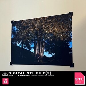 Marco de fotos sin marco [Archivo STL]: fácil de instalar, soporte flotante para carteles de hojalata, cartón pluma, metal, pósteres gruesos e impresiones.