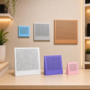 Pannello espositivo quadrato per spille / Organizzatore per spille in smalto stampato in 3D / Da parete o da scrivania / Espositore per collezionisti di spille