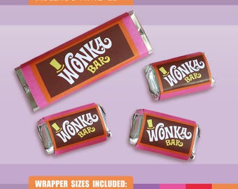 Op de afbeelding: Een verzameling Wonka Bar-wikkels in verschillende maten, waaronder Hershey-miniaturen en snack-size nuggets. De wikkels hebben een bruine achtergrond met het Wonka Bar-logo in wit en een roze rand. De tekst "PRINTABLE PDF FILES instant DOWNLOAD" is inbegrepen.