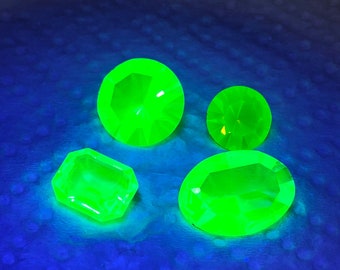 RARE 4pc large uranium glass gems lot 18x13 12x10 14mm 11mm oval octagon round Glows black light UV Peridot fluorescent green Vaseline glass