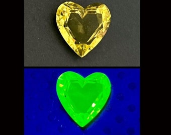 RAR 14 mm Vaseline Glas voll facettiert Leuchtet bei Schwarzlicht UV gelb Spitze Cabochon Grün Uranglas Valentinstag Geschenk Strass