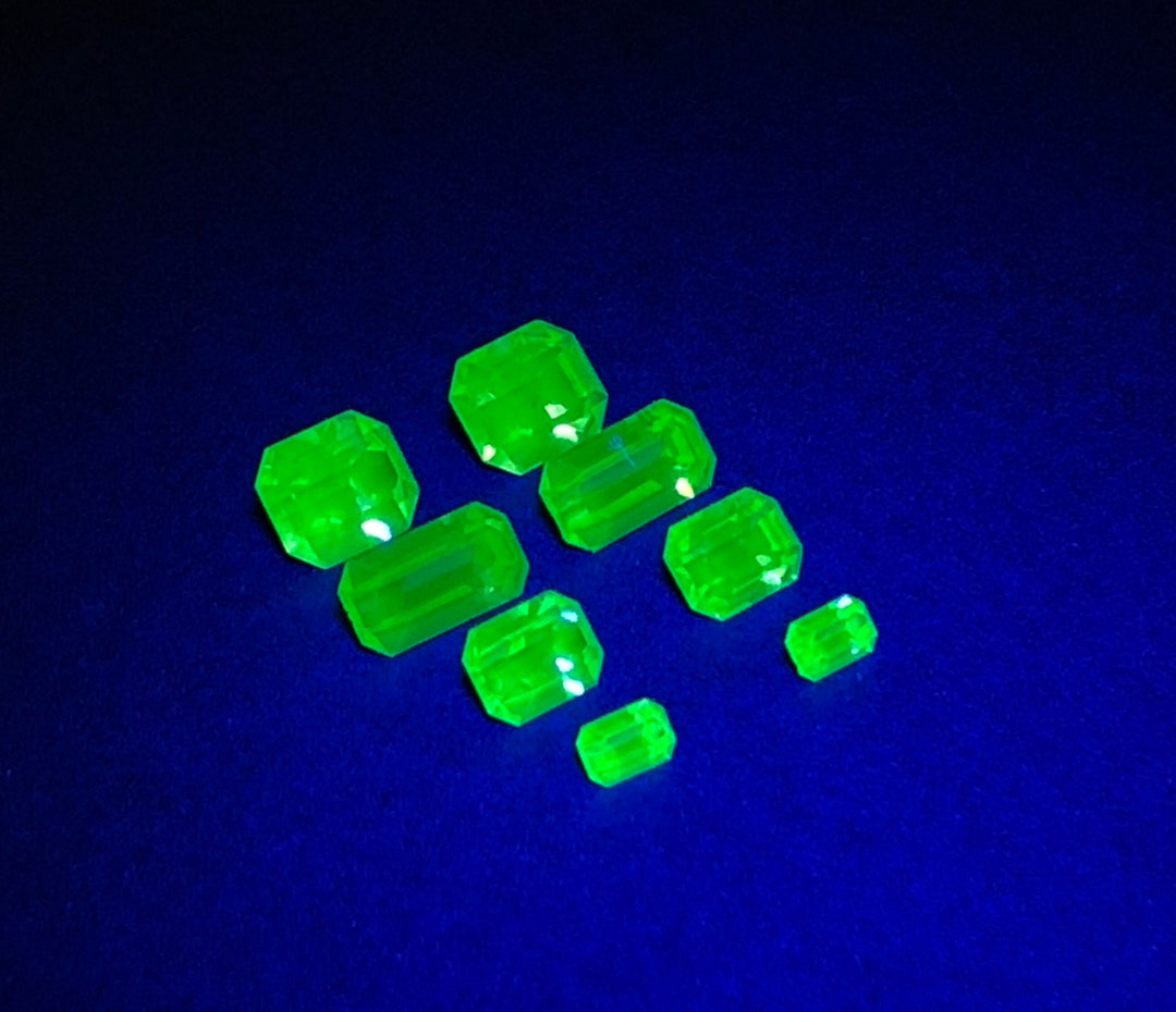 8pc 4 Sizes RARE Vintage Uranium Glass Gem Rhinestones ALL Octagon