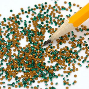144pc 1 gross PP10 Emerald Green Swarovski Rhinestone Chatons - Article 1012 First Quality Machine Cut Crystal - SUPER tiny