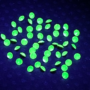 50/125/300 pieces - 3mm pastel yellow vintage uranium glass round gems - glow in black light 2.9mm jonquil Vaseline glass rhinestones pp22