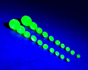 10 sizes 2.3-8.3mm RARE vintage uranium glass rhinestones ALL round. 20pc -glows in black light Peridot chatons 2mm 3mm 4mm 5mm 8mm 6mm 7mm