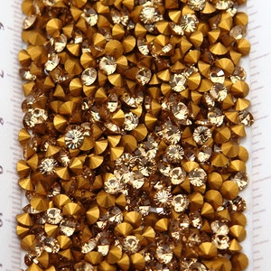 PP 30 Light Colorado Topaz Swarovski Rhinestone Chatons - Article 1012 First Quality Machine Cut Crystal - 30pc - Small