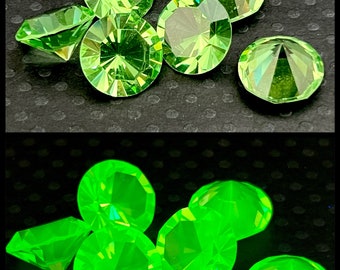 Sechs riesige 14,5 mm tief geschliffene Uranglas Edelsteine Leuchtet bei Schwarzlicht UV Peridot fluoreszierend grün Vaseline ss60 14mm