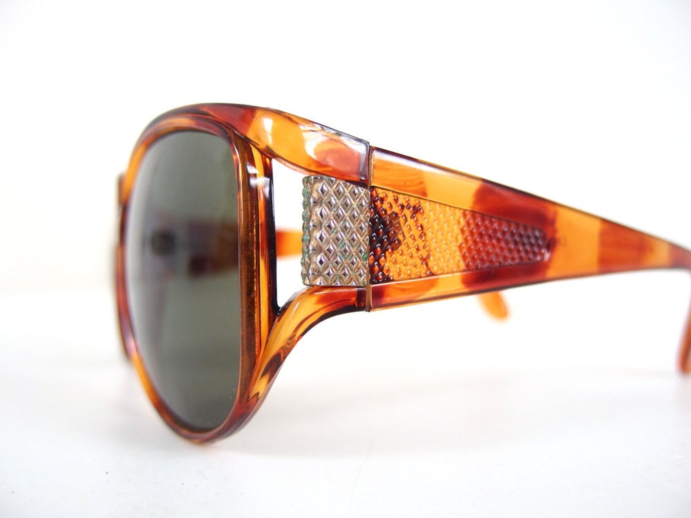 Oversize Vintage 1980 display picture 1