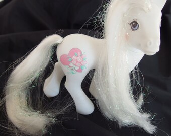 Vintage 1990's G1 My Little Pony Bridal Beauty with Pink Heart Toy