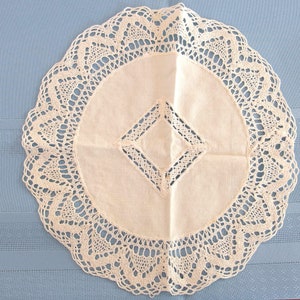 11 Inch Off White Doily, Vintage Bobbin Lace Applique Doily